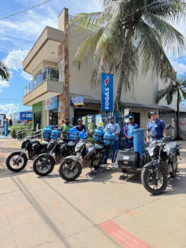 Equipe e fachada da Centrogás em Sinop